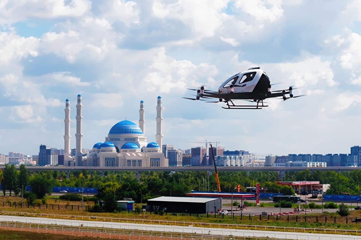 EH216-S совершил первый в Казахстане полёт с пассажиром на борту 