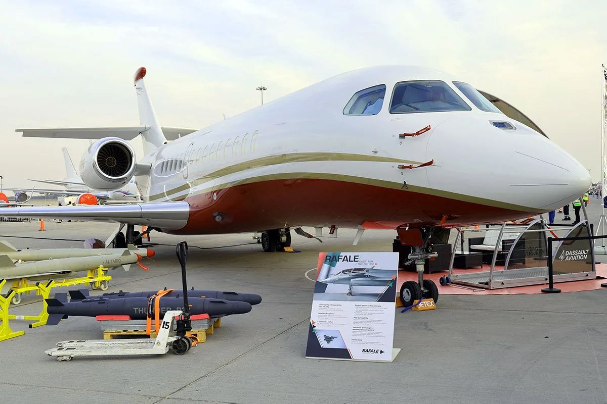 Россиянам в чатах предлагают вылетать из Дубая частными джетами