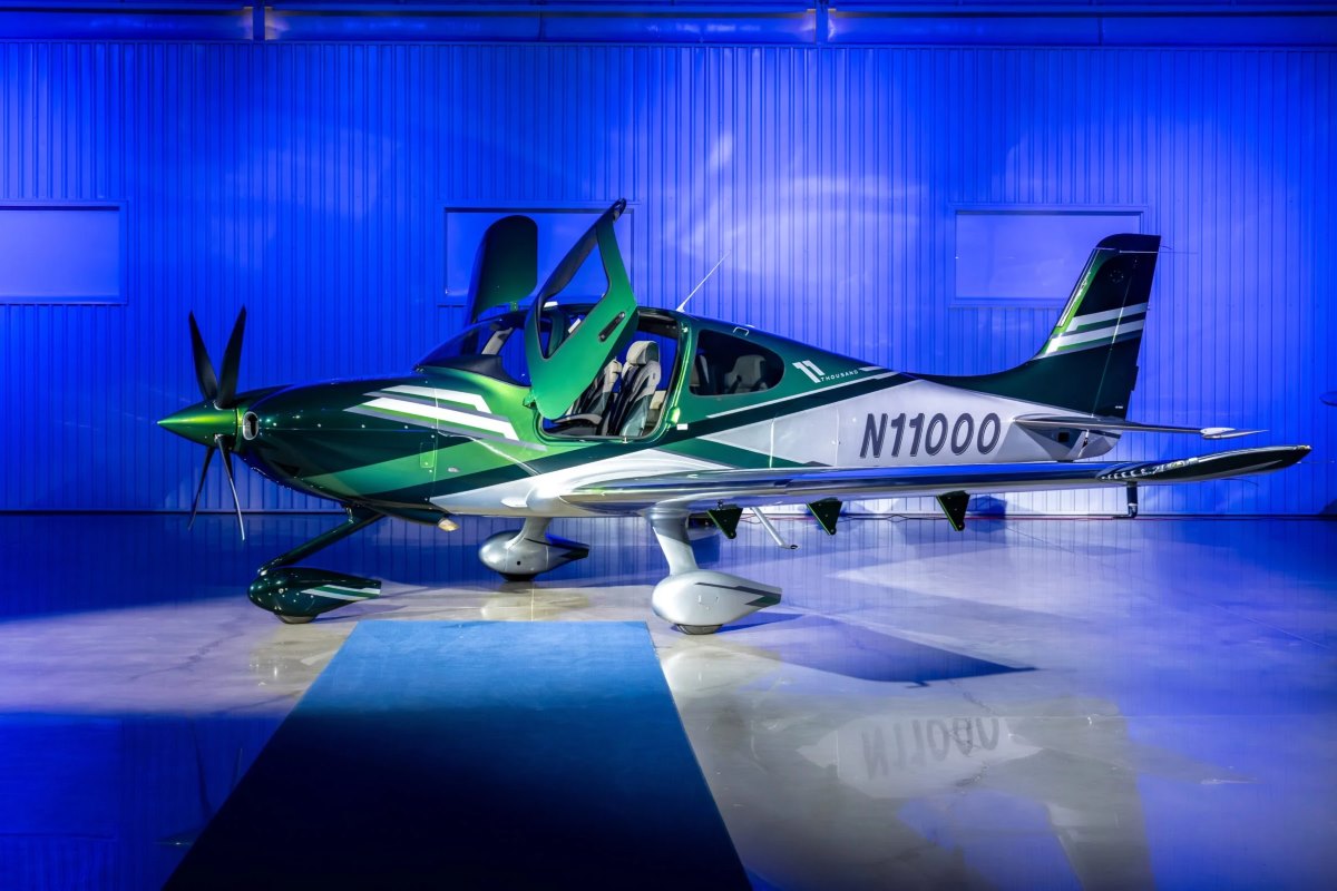 Cirrus поставила 11000 самолётов серии SR