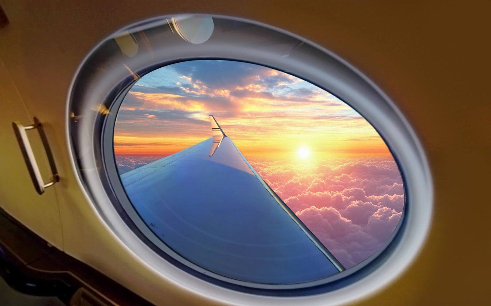 Knight Frank: удалённая работа делает частные самолёты незаменимыми