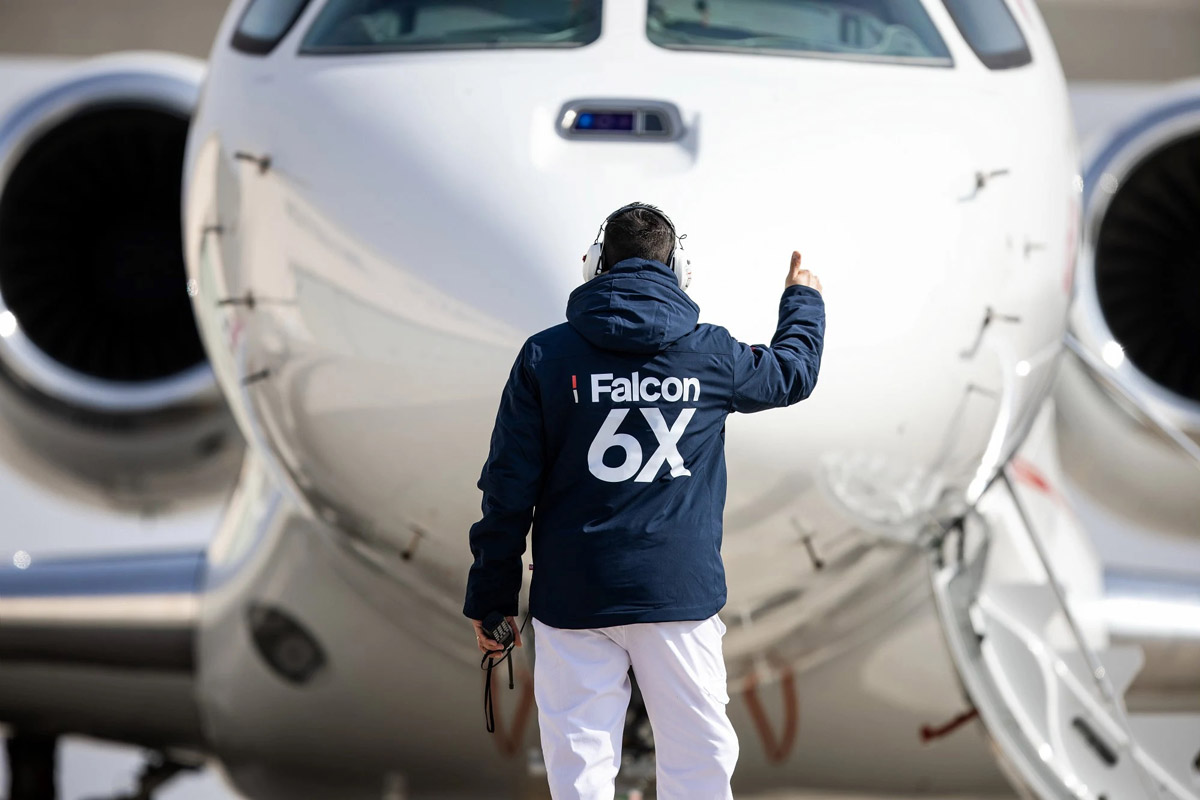 Falcon 6X поднялся в воздух