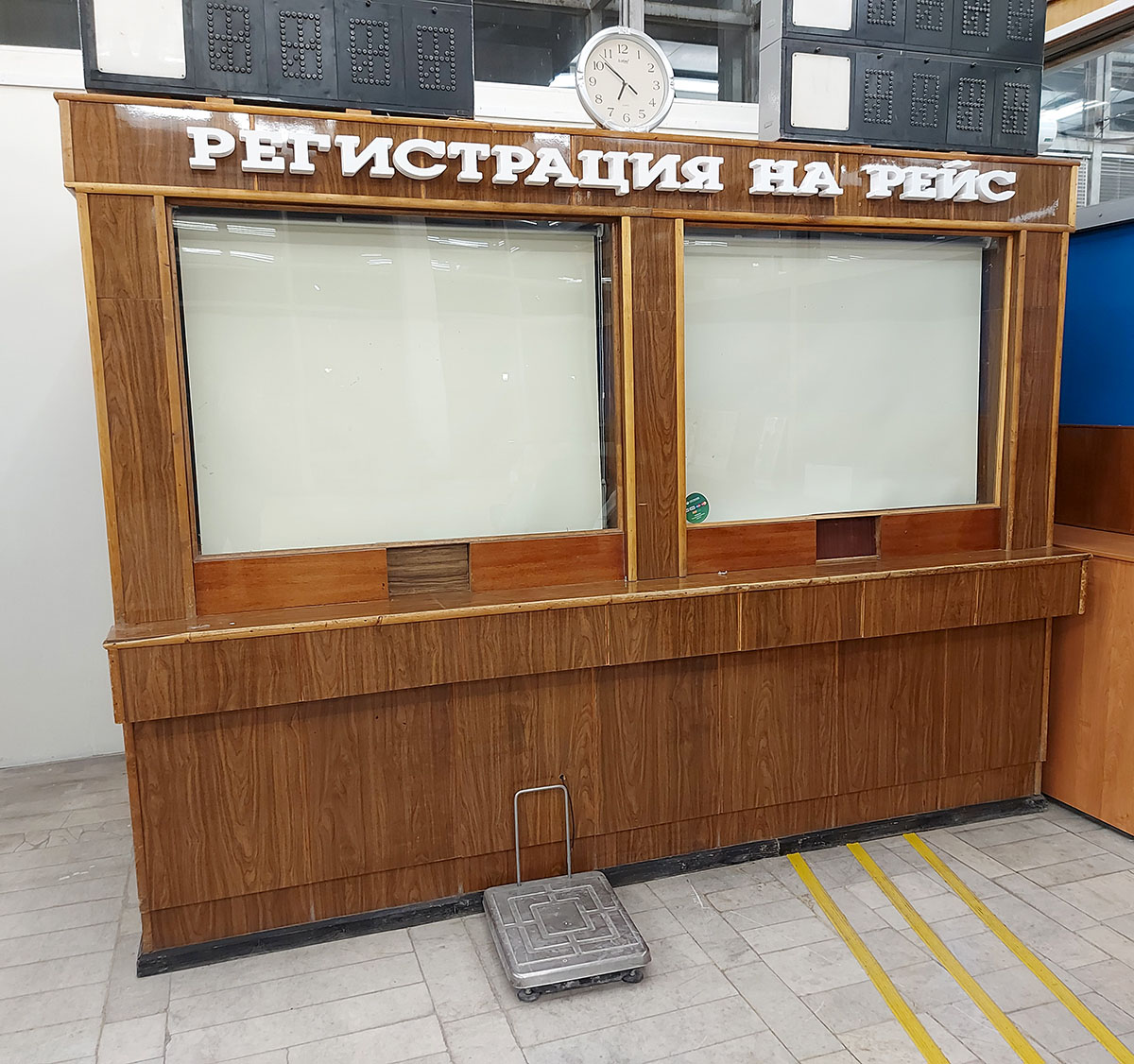 Вот потому-то мила мне всегда, Вологда-гда-гда-гда, Вологда…