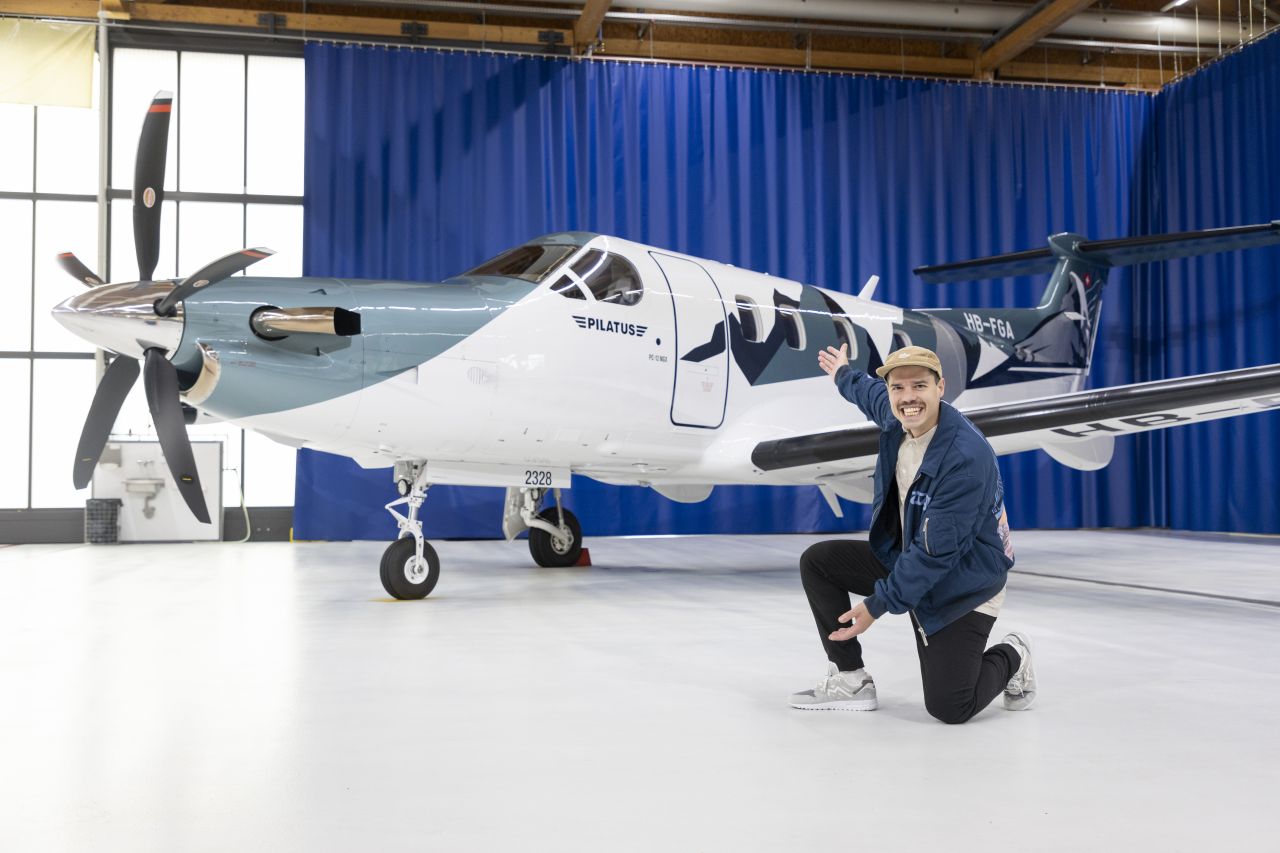 Flying Swiss Art – художник из Нидвальдена, проектирует ливрею двух демонстраторов Pilatus