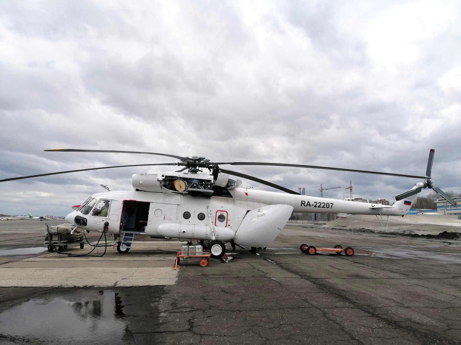 Ростех поставил российским авиакомпаниям 14 новых вертолетов