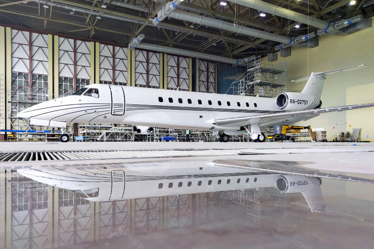 Флагман DreamJet «примерил» новую ливрею