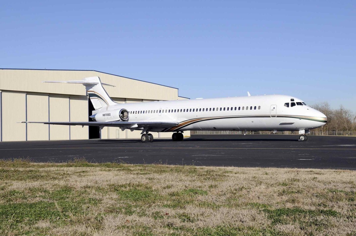 Luxaviation прикупил ветерана