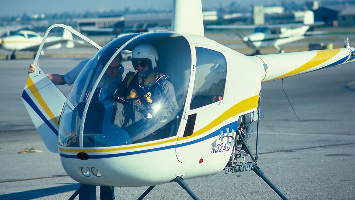 Robinson отмечает 45-летие R22