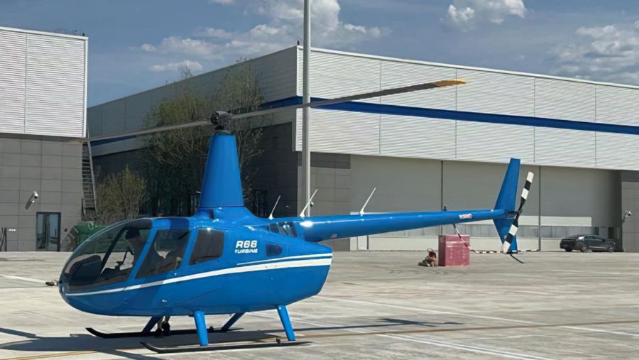 Два новых Robinson R66 в российском небе