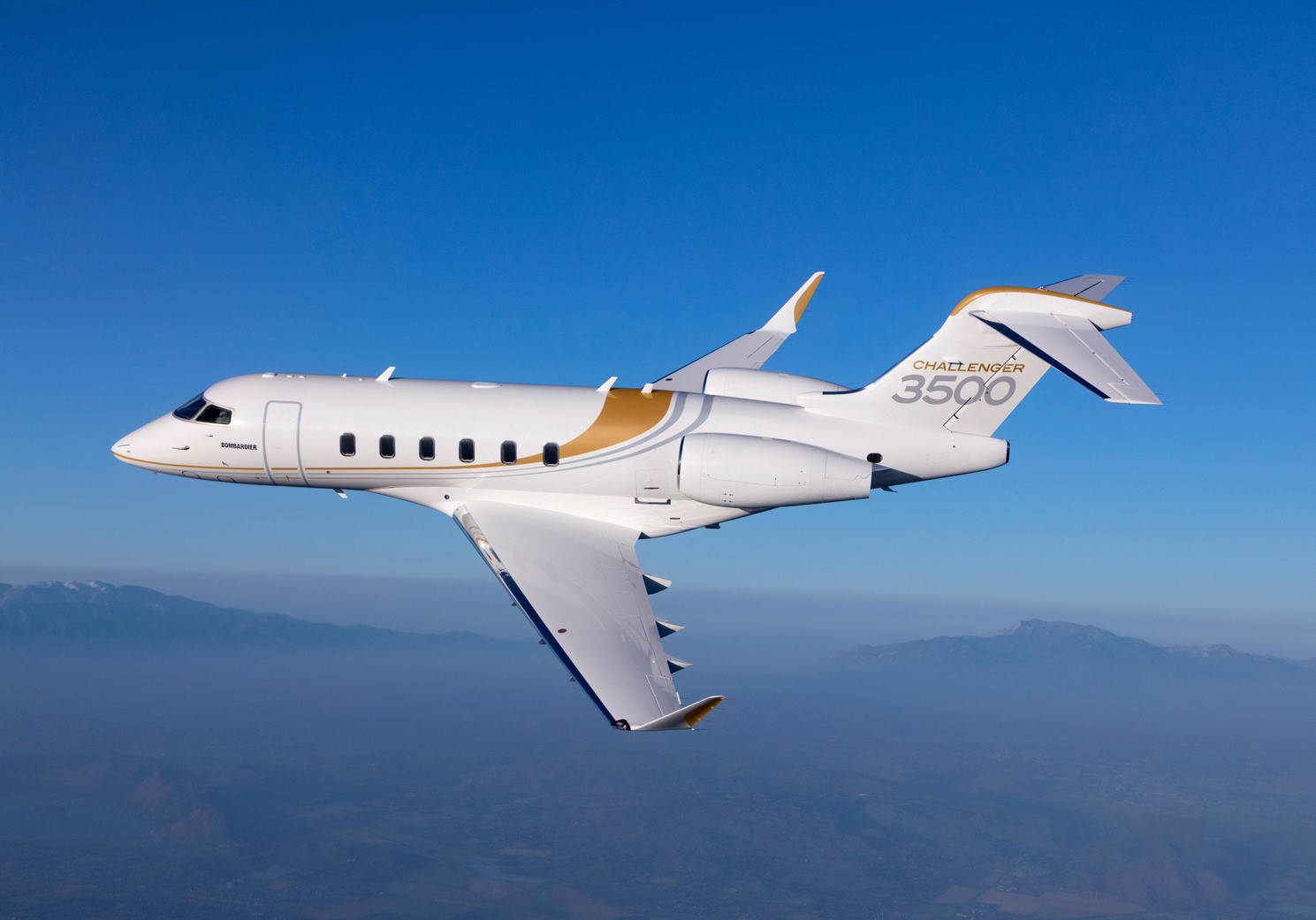 Неназванный клиент приобрел дюжину Challenger 3500