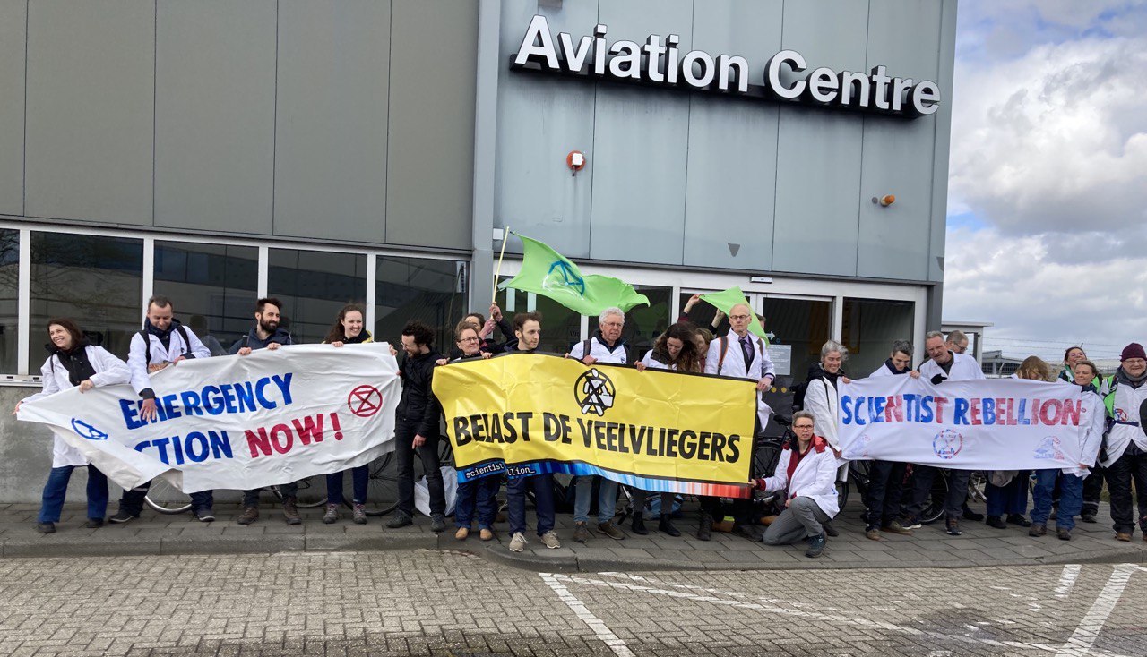 В центре бизнес-авиации аэропорта Эйндховена вновь «шумят» экоактивисты