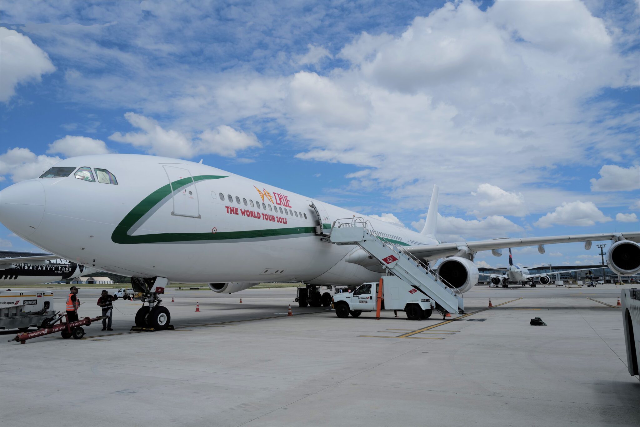 Air Charter Service организовал «хеви метал рейс»