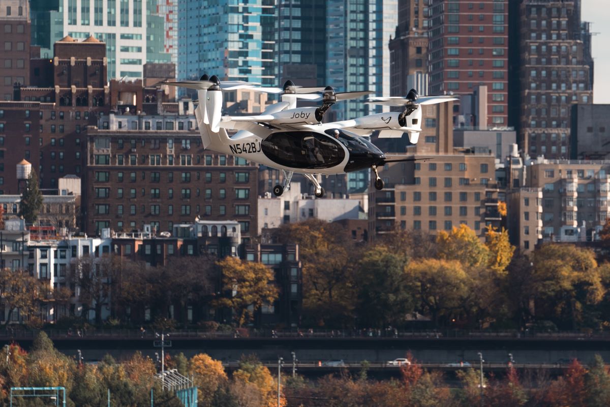 Первые воздушные перевозки eVTOL не знаменуют собой конец гонки AAM за рынок