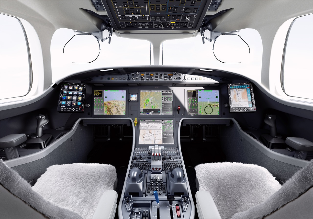 Двойной HUD для Falcon 8X сертифицирован FAA и EASA