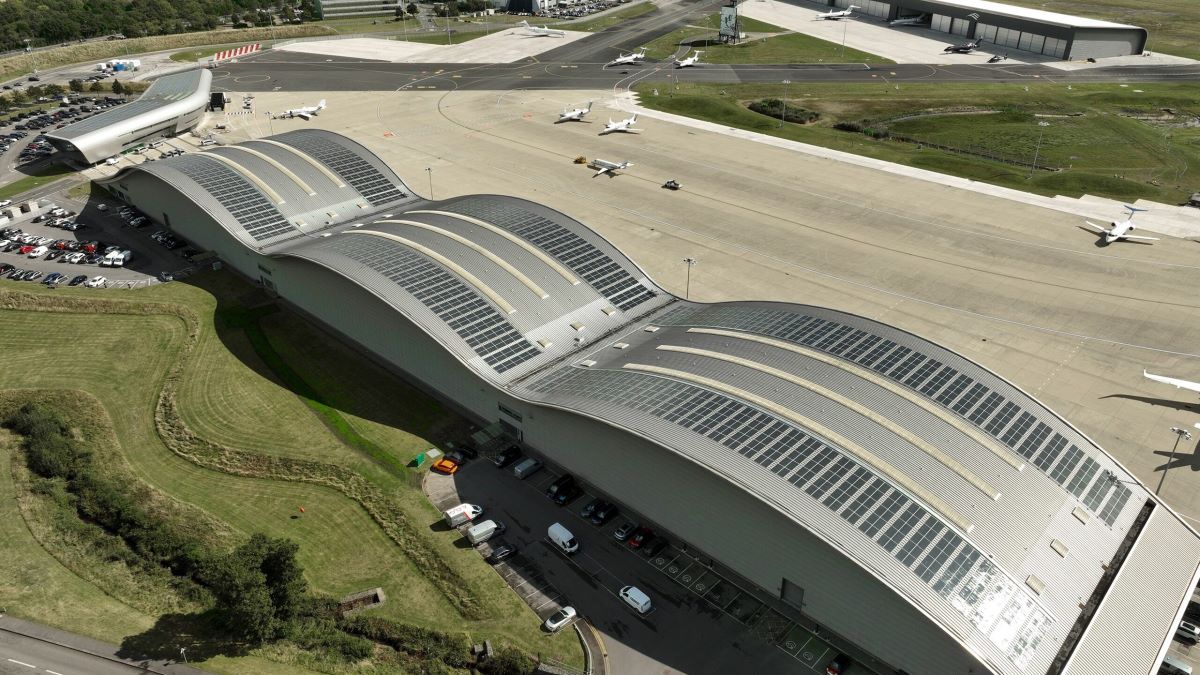 Солнечные панели обеспечивают 25% электроэнергии в Farnborough Airport