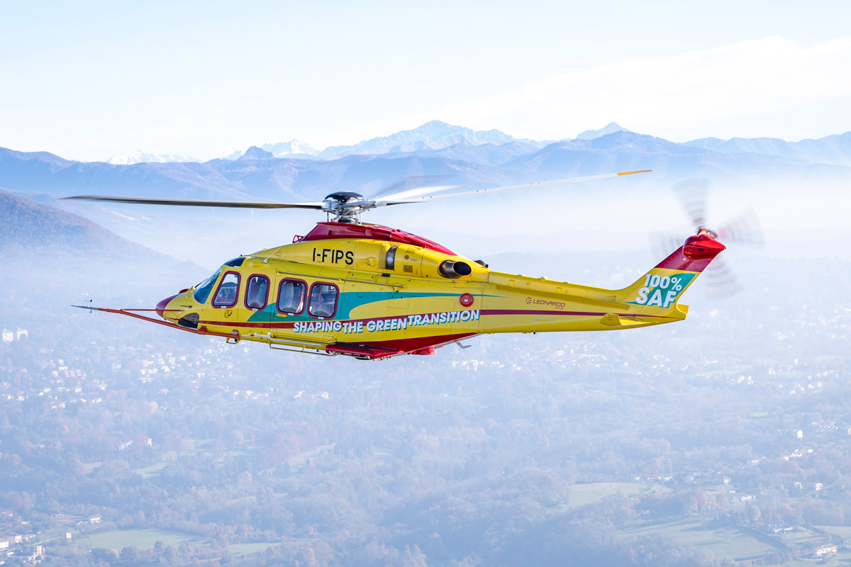AW139 летает в 100% SAF