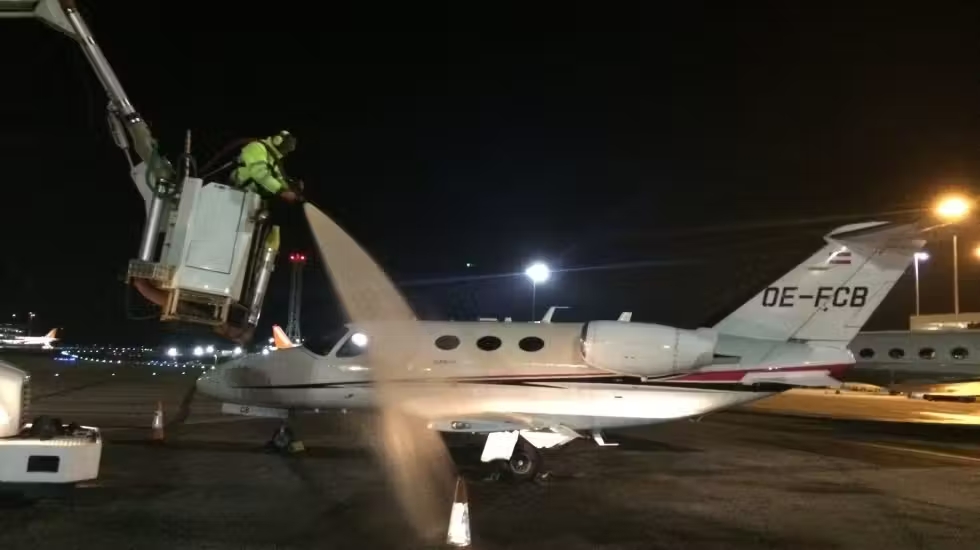 GlobeAir продвигает страхование на случай противообледенительной обработки