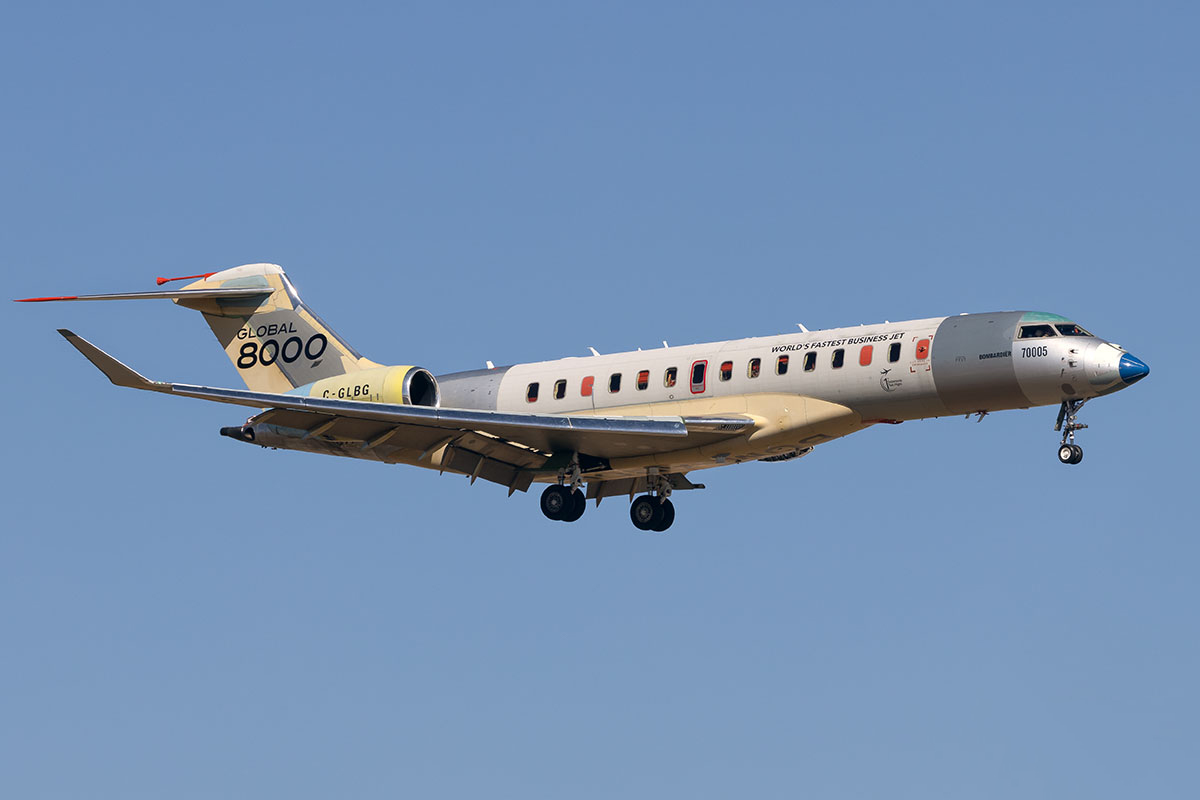 Фотофакт: Bombardier поднял в воздух Global 8000