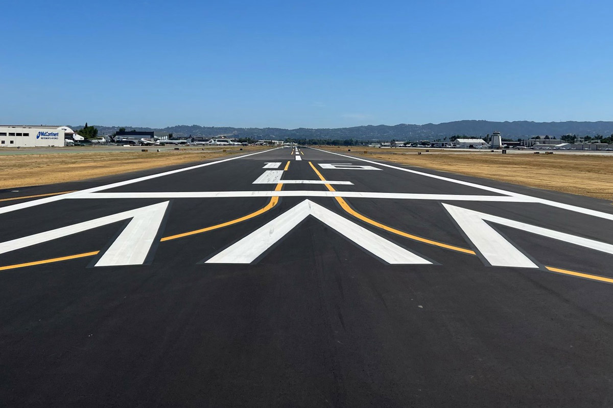 Van Nuys Airport получил новую ВПП