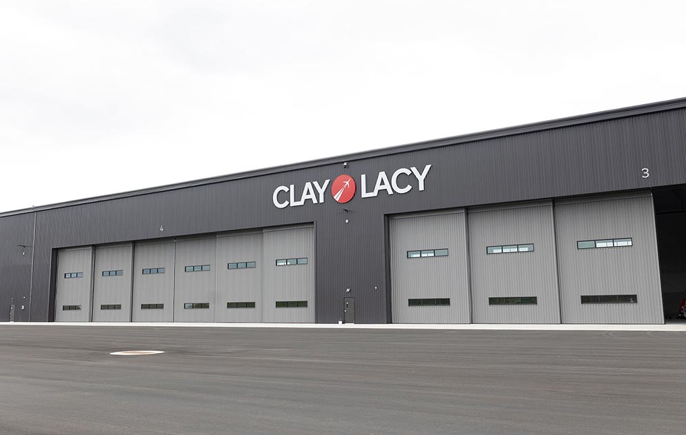 Clay Lacy Aviation «штампует» FBO