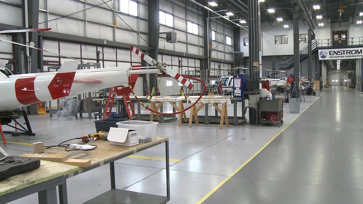 Чак Сурак покупает Enstrom Helicopter
