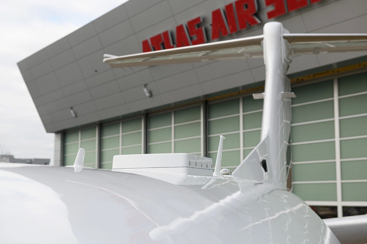 EASA сертифицирует установку антенны Gogo Galileo на Phenom 300