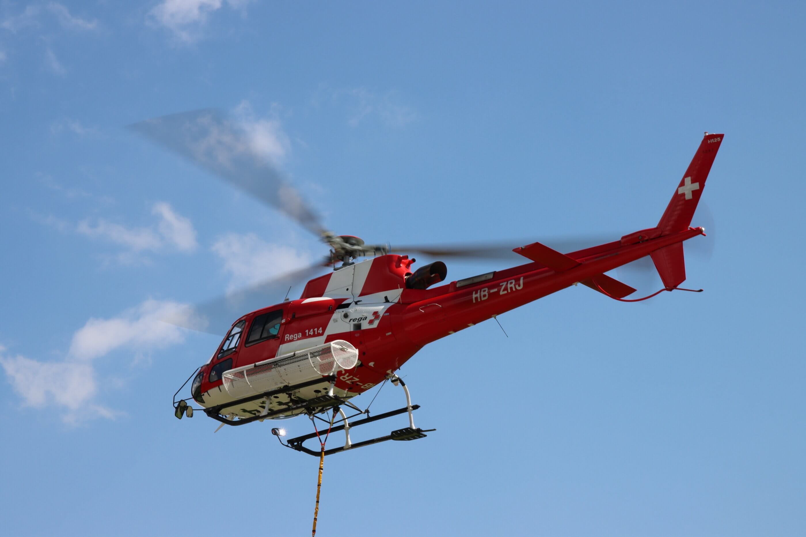 Airbus H125/AS350/AS355 получили новую систему эвакуации для пострадавших