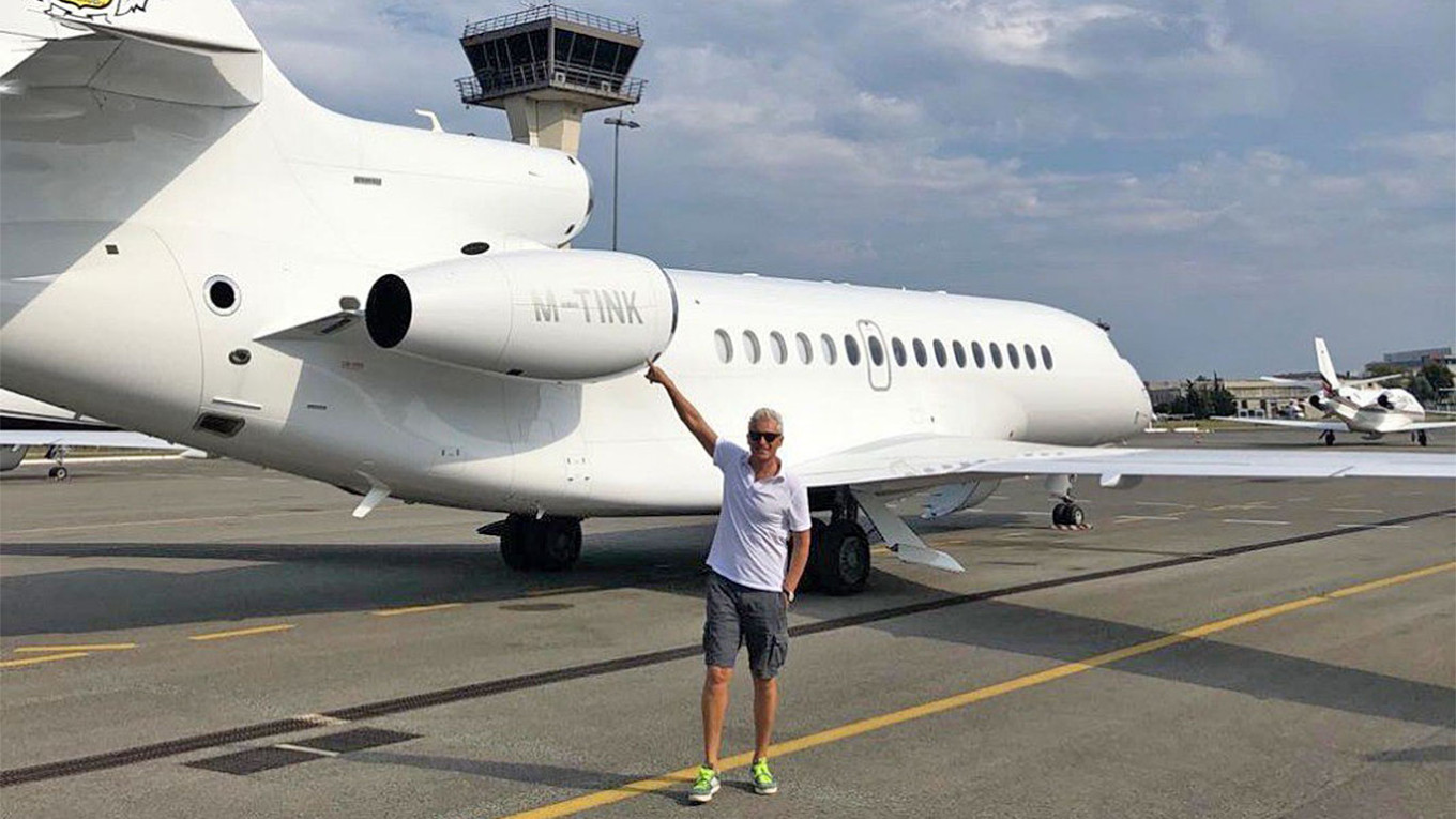 Тиньков продал самолет в США после крушения состояния