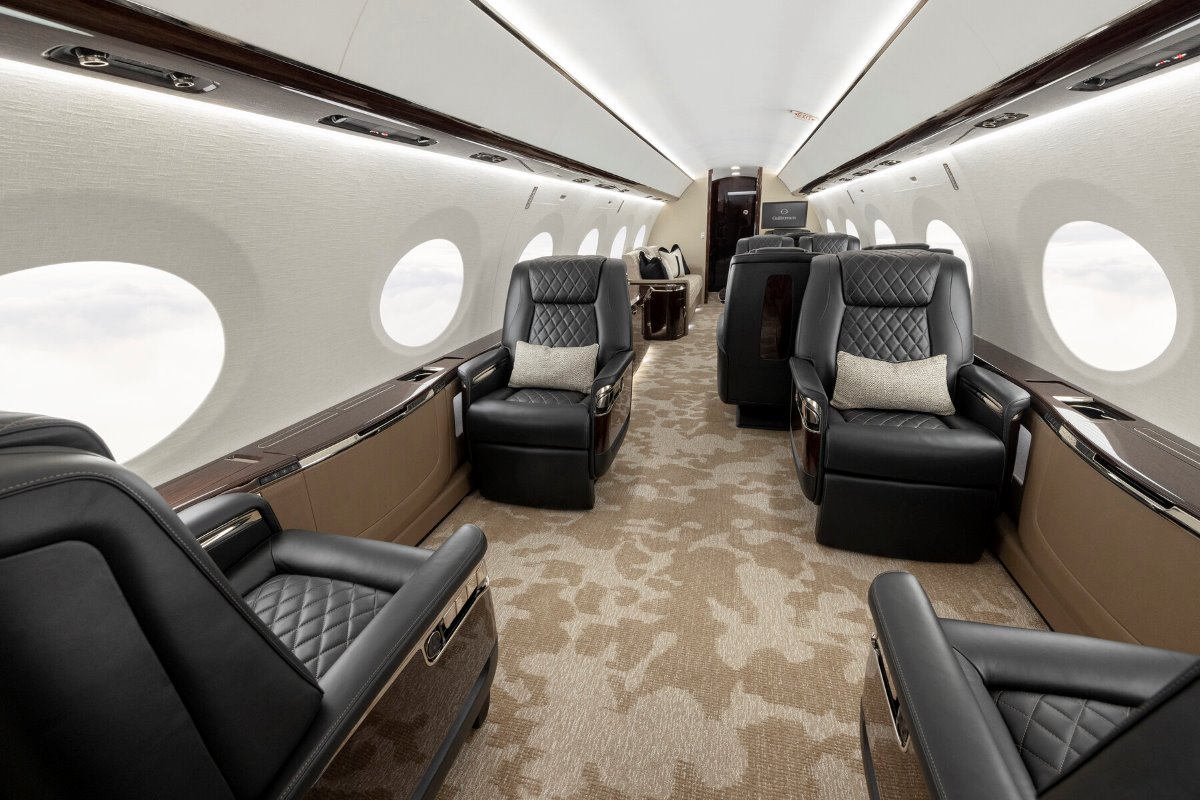 Первый оснащенный Gulfstream G800 отправляется в полет