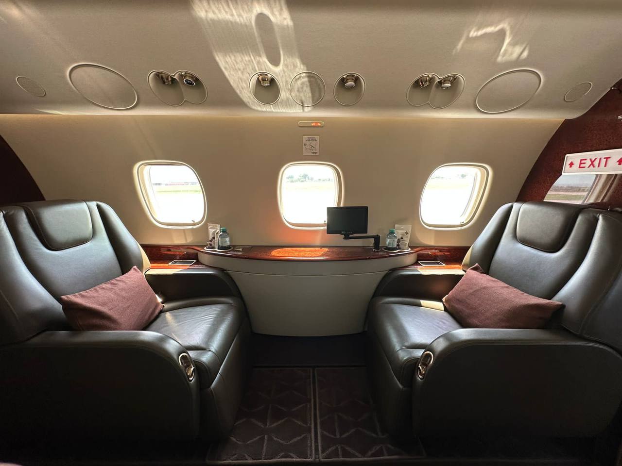 SANRÊT: очередной Embraer Legacy 650 в российском небе