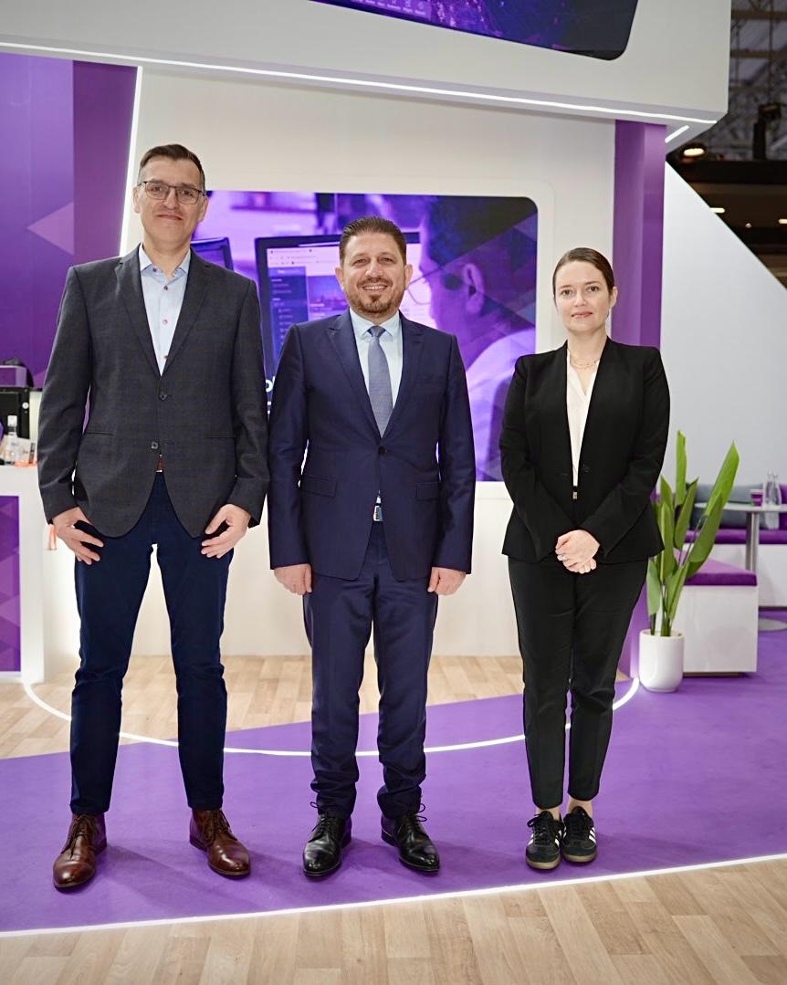 UAS интегрируется в Leon